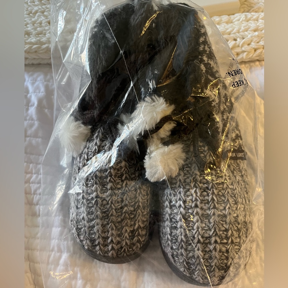 MUK LUKS SLIPPERS. NWT - Picture 7 of 11